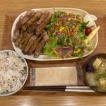 ニンニクソースのトンテキ(食堂RINO)