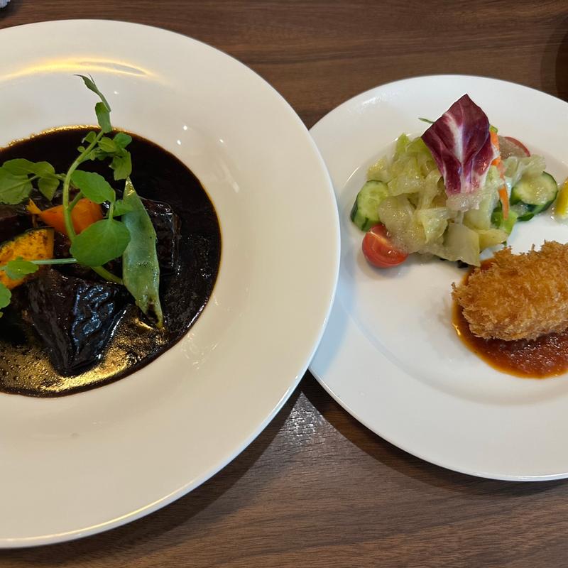 ハンバーグ　ズワイガニコロッケ(kitchen俊貴)