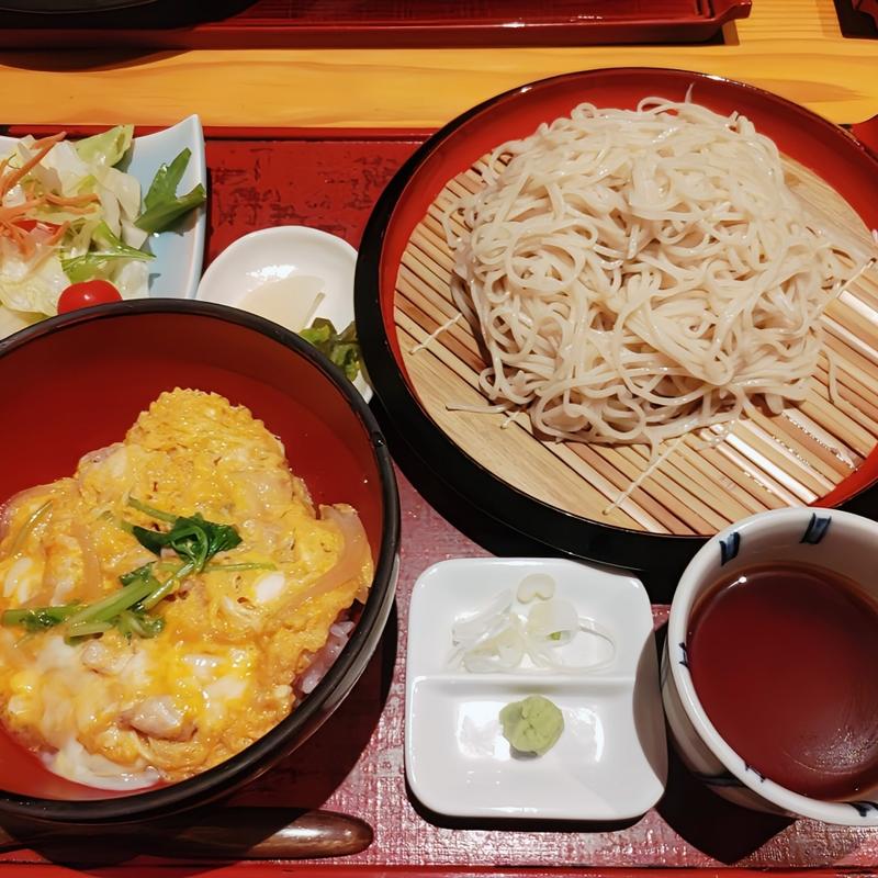 丼とそばのセット(湖穂里 （こおり）)