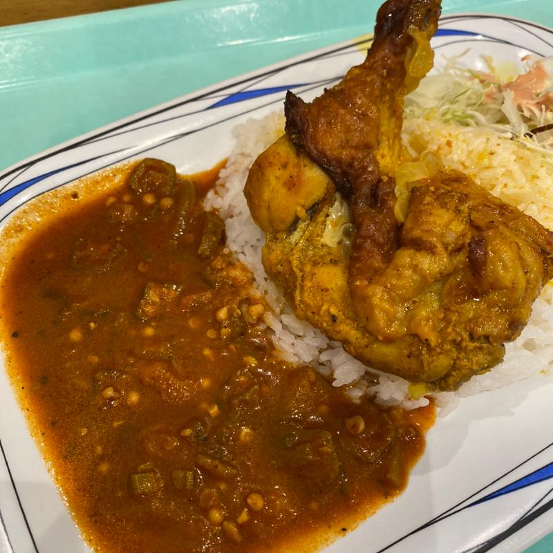 ローストチキンとオクラカレー(Qasis)