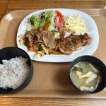 本日のお肉のコンビランチ