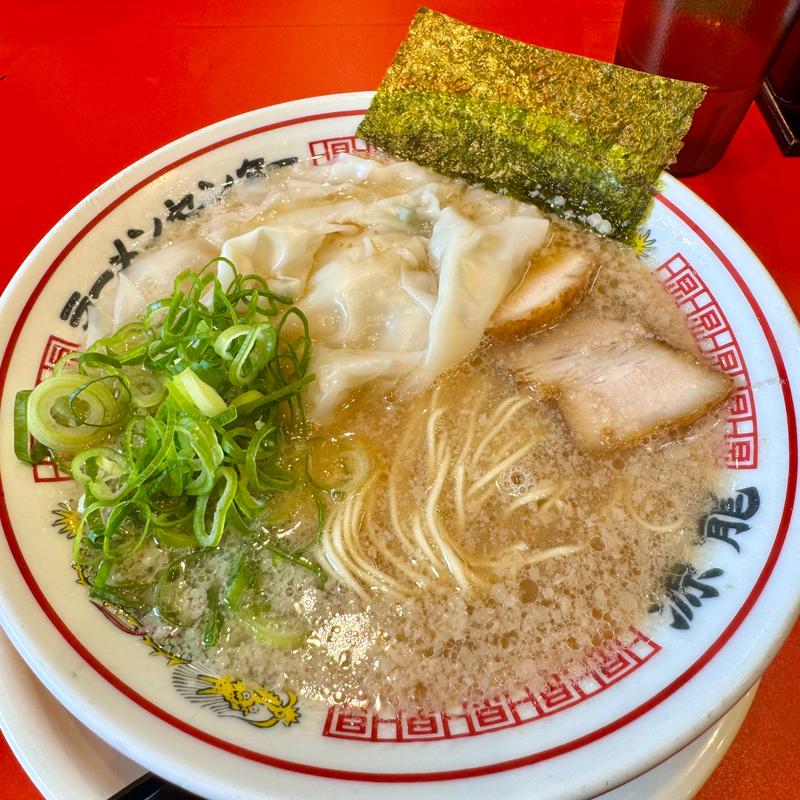 豚骨背脂ワンタンメン(博多ラーメン専門店 源龍ラーメン豊崎店)