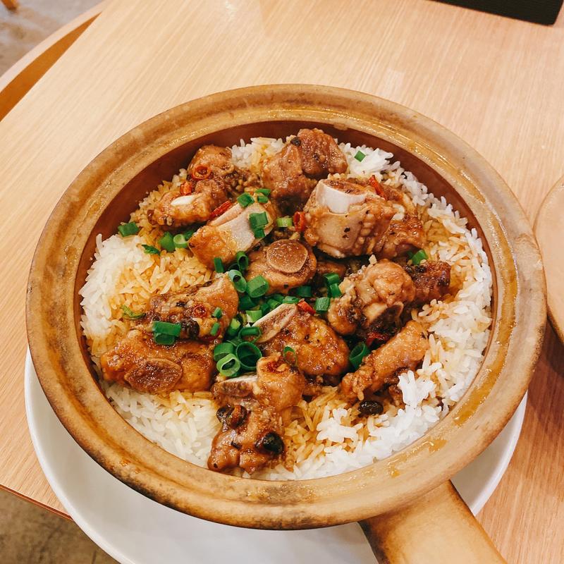 骨付き肉土鍋ご飯（2人前）(粤港美食 上野店)