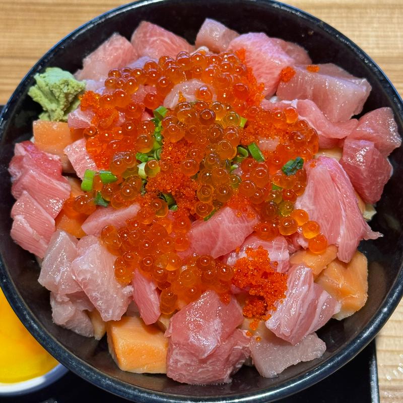 中トロ入り彩コロ丼(HAKOYA（はこや） 函館空港店)