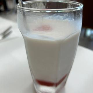 いちごミルク(六花亭 森林公園店)