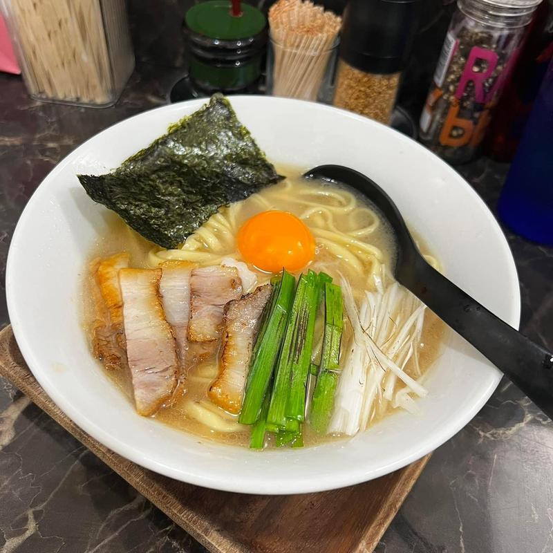 一貴山豚骨月見そば(群青 )