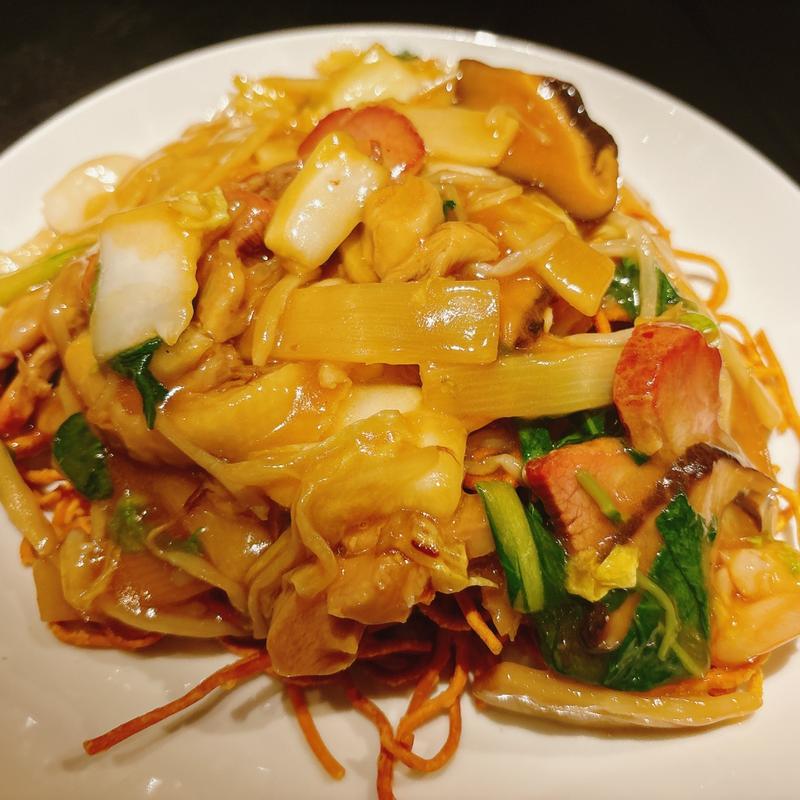 五目かた焼きそば(新亜飯店千駄ケ谷店)