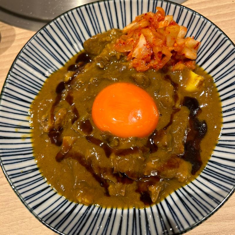 モツカレー(肉刺しとホルモン トラコ)