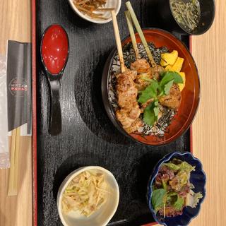 焼き鳥丼　ランチ(肉のいとう 仙台駅1階店)