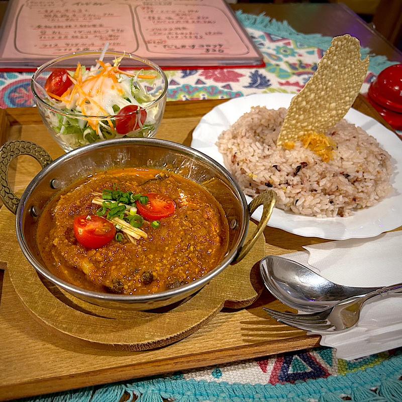 秋の木の子と国産鶏キーマカレー＋ライス・サラダセット(プルワリ)