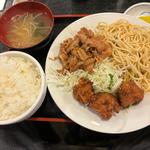 生姜焼きと唐揚げのハーフ定食