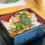 甲斐信玄鶏の炭火焼重(とり火山 日本橋)
