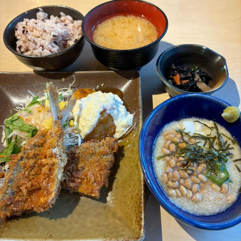 元気ごはん定食（スパイシーチキン、キスフライ、3種のスタミナ和え、小鉢）(手しおごはん玄 新宿南口店)