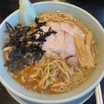 背脂中華そば(ラーメン 弐豚 (にとん) 見附 本店)