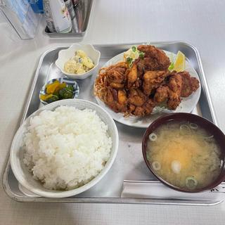 唐揚げ定食(松楽食堂)