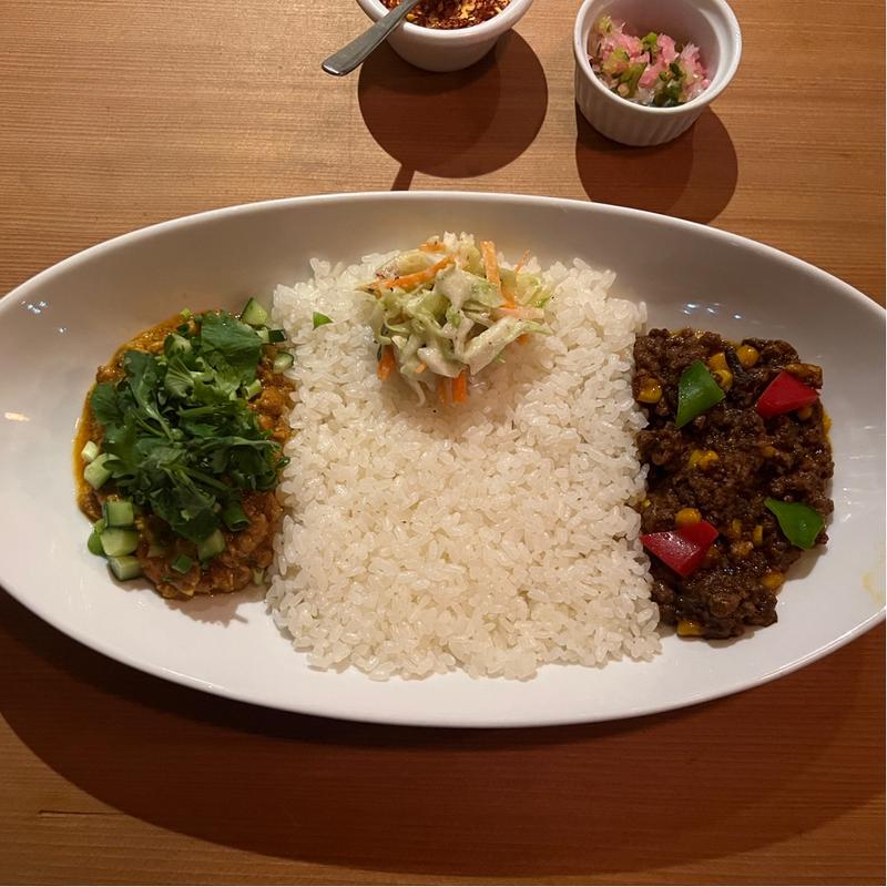 鶏とレモンのキーマと合い挽きキーマカレー(FORRESTER Spice and Music)