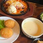 カニクリームコロッケとチーズハンバーグセット(民芸レストラン 盛よし)