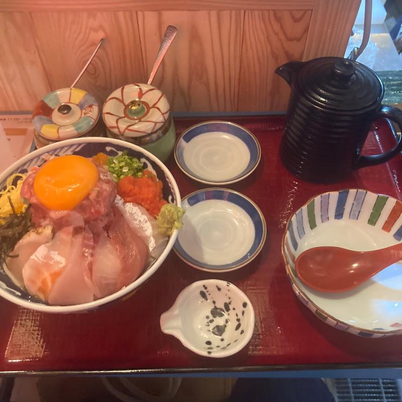 大量たまとろ丼(海鮮居酒屋 大名魚喜)
