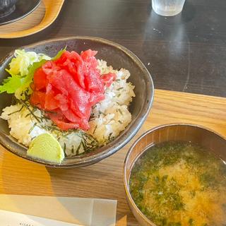 生本鮪中落ち丼