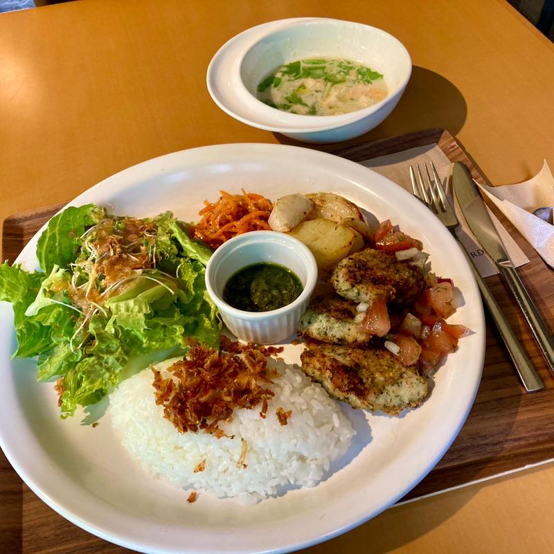 ハーブチキンカツレツ グリーンソース(チーズガーデン 塩原珈琲)