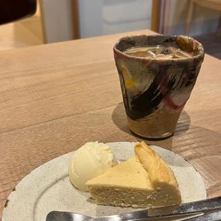 ベイクドチーズケーキ&カフェラテ(mag （マグ）)
