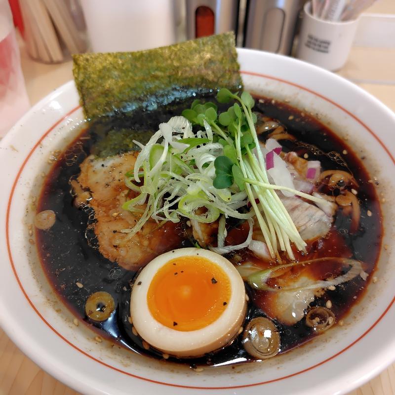 焦がし醤油の黒中華 中太麺(五弦屋)