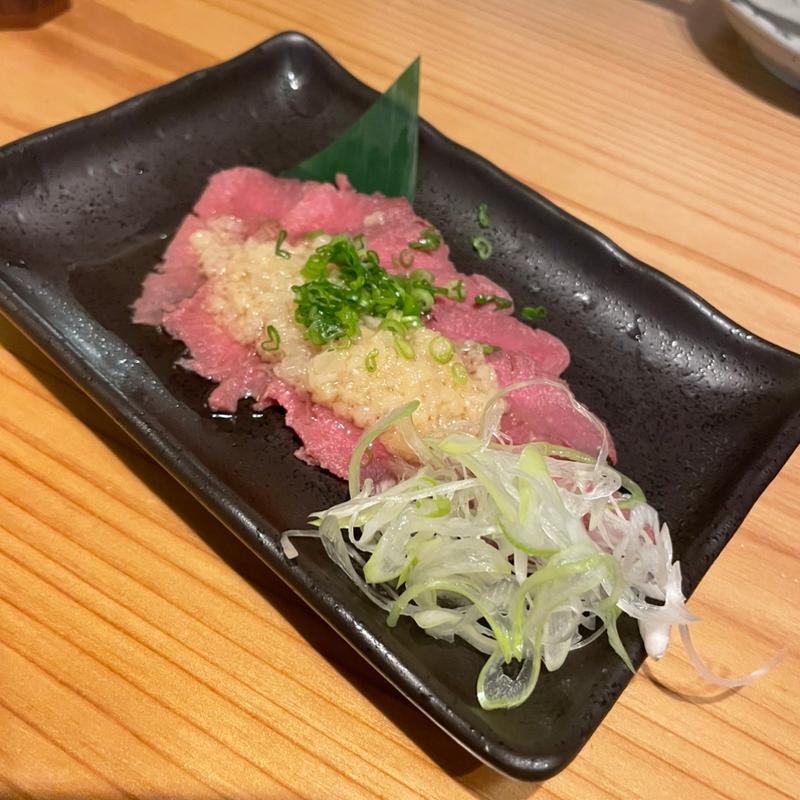 手切り牛タン刺し(天ぷら食堂 たもん)