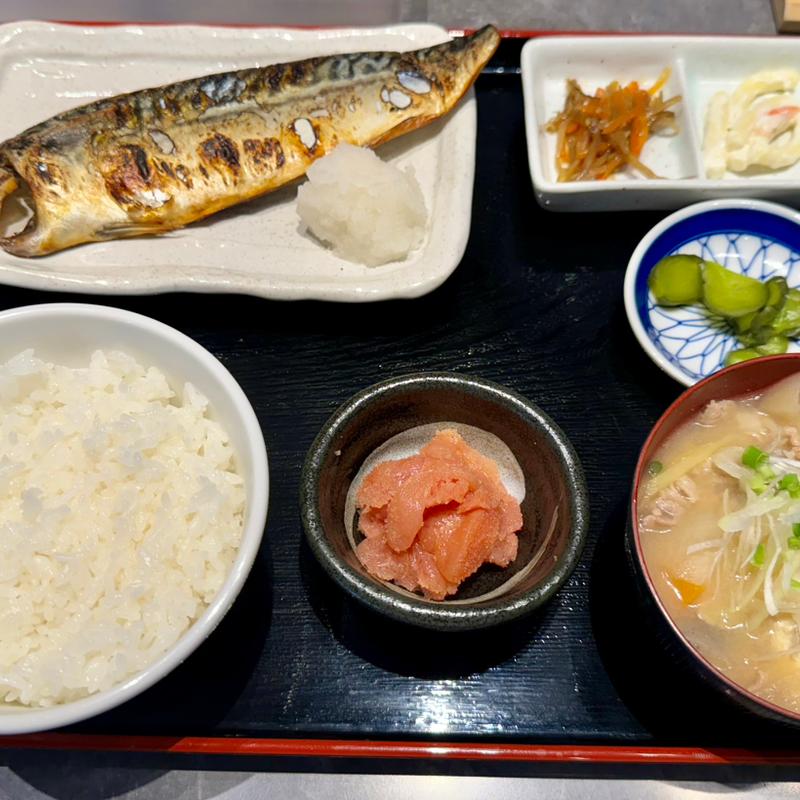 焼きサバ定食：豚汁＋明太子(酒と飯　たまる食堂)