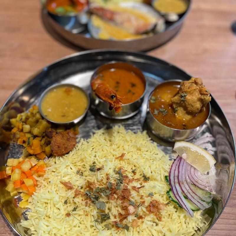 2種盛り(チキン&エビ)(カレー設計事務所)