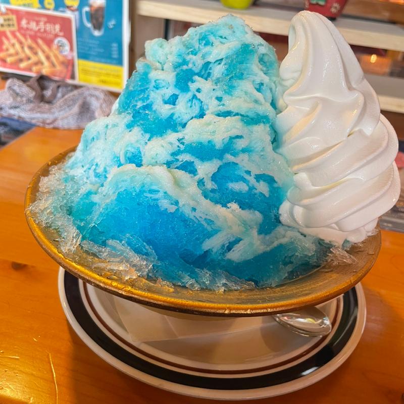 ブルーハワイ＋ソフトクリーム•練乳(コメダ珈琲店 大府共和店)