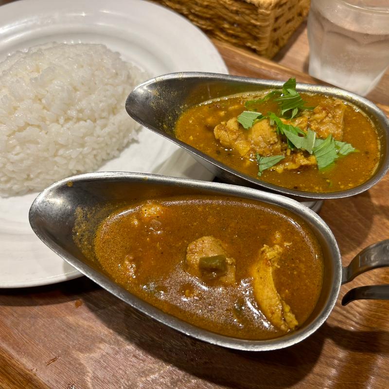 2点盛り（エチオピアカレーのチキン豆カレーと東京スリランカのチキンカレー）(東京カレー屋名店会 有楽町イトシア店)