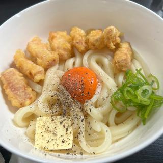 ベーコンバター釜玉うどん(川久麦笑)