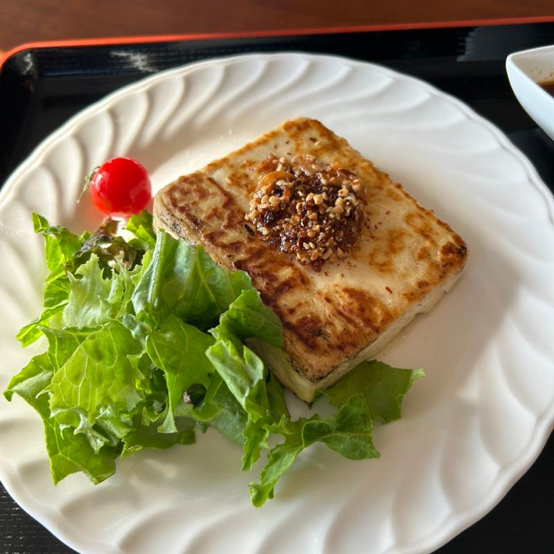 豆腐ステーキ(くりやま温泉ホテルパラダイスヒルズ)