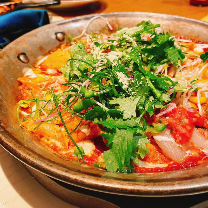 4種チーズとビーフピカディージョのチラキレス(COMEDOR DE MARGARITA MODERN MEXICANO)