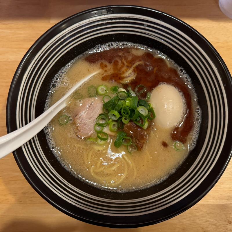 豚骨しょうゆらーめん(麺や七)