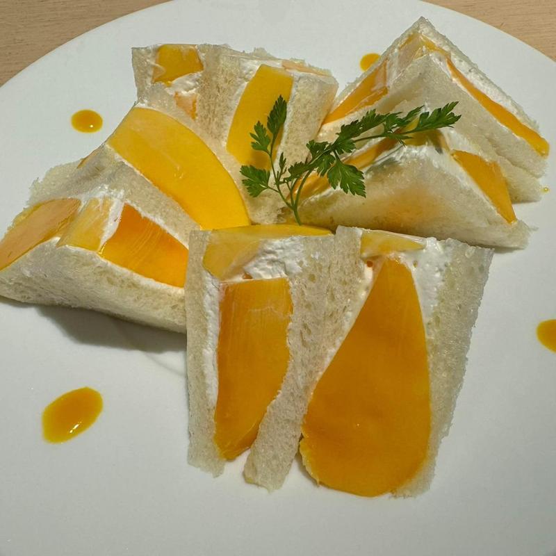 マンゴーのサンドイッチ(京橋千疋屋フルーツパーラー 大丸東京店)