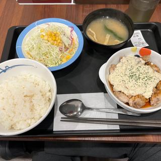 ごろごろチキンの和風タルタル定食