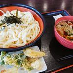 肉汁うどん中盛　天ぷら食べ放題(きやんち)