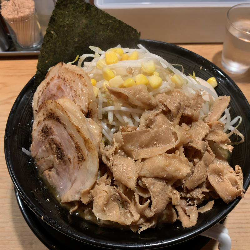 白山盛り味噌ラーメン(肉盛り味噌らーめん侍倶楽部)