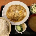 ひれかつ煮定食