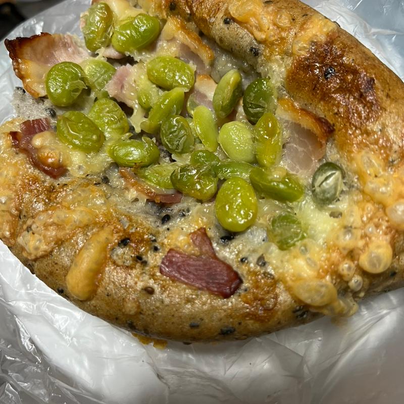 黒ゴマパンの枝豆チーズ(リトルマーメイド 宇都宮店)