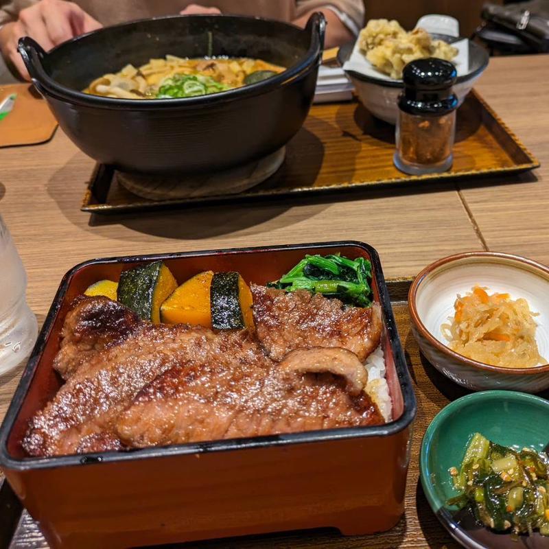 ワインビーフのステーキ重(ゆるり庵 談合坂SA(上り)店)