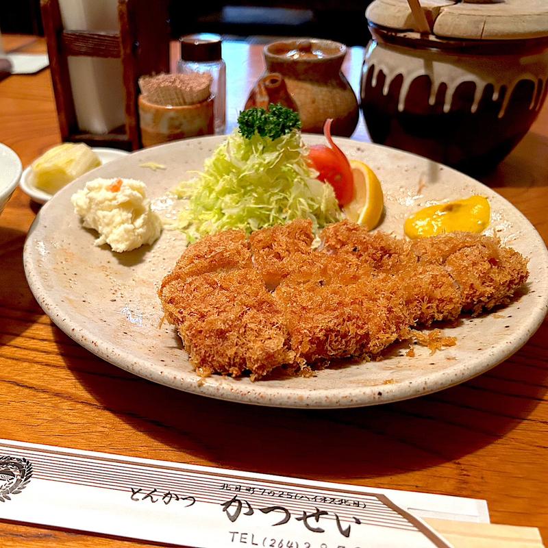 ロースかつ定食(とんかつ かつせい)