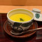 ワタリガニとスナップエンドウの茶碗蒸し　とうもろこしの擦り流し(冨すし)