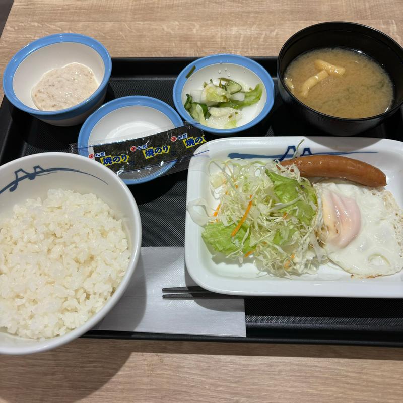 ソーセージエッグ定食（とろろ）(松屋 聖蹟桜ヶ丘店（松のや併設）)