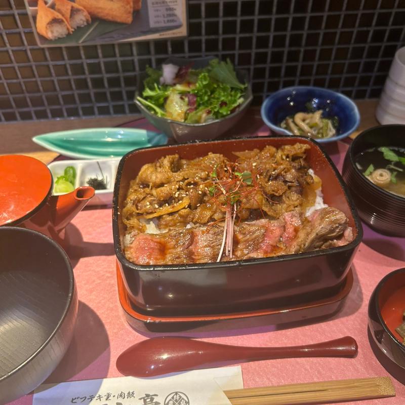 ビフテキ&カルビ重(ビフテキ重・肉飯ロマン亭 エキマルシェ大阪店)