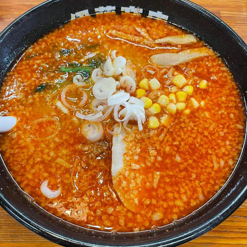 白の辛味噌ラーメン(伊藤商店 )