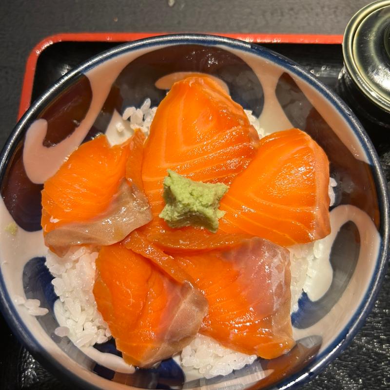 サーモン漬け丼(蕎麦切り くろ)