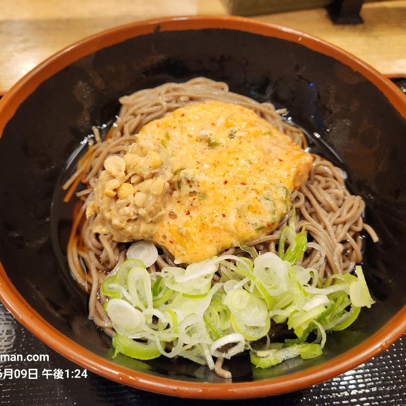冷し納豆とろろ爆弾そば(よもだそば 名古屋うまいもん通り広小路口店)