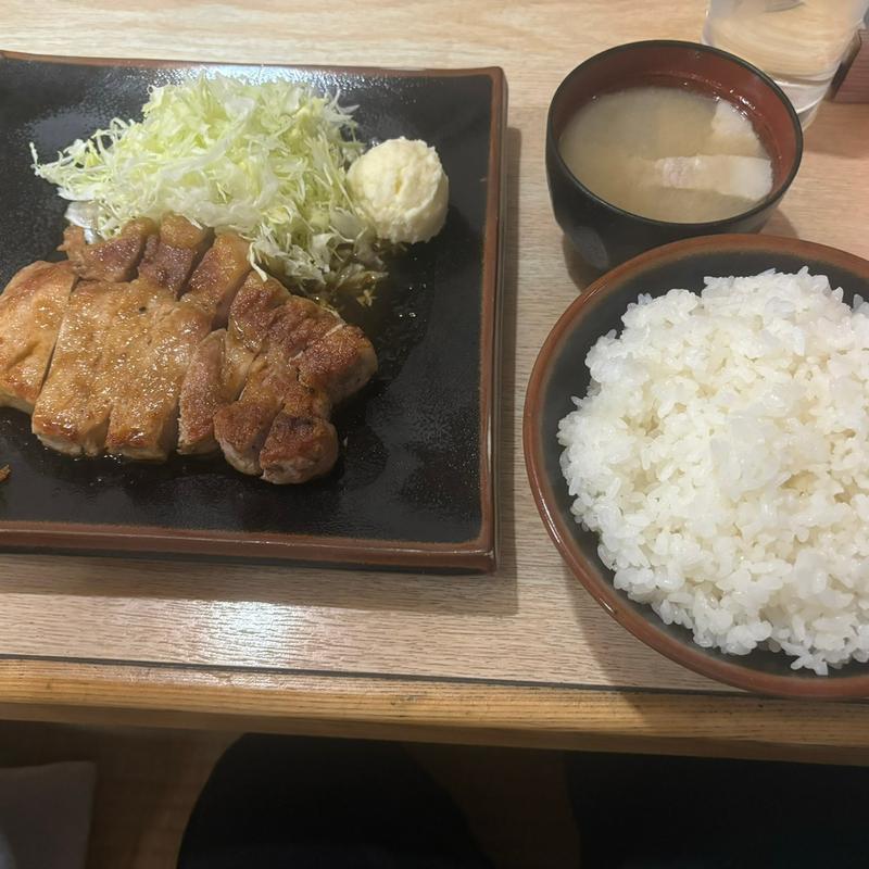 トンテキ定食(とんかついな村)